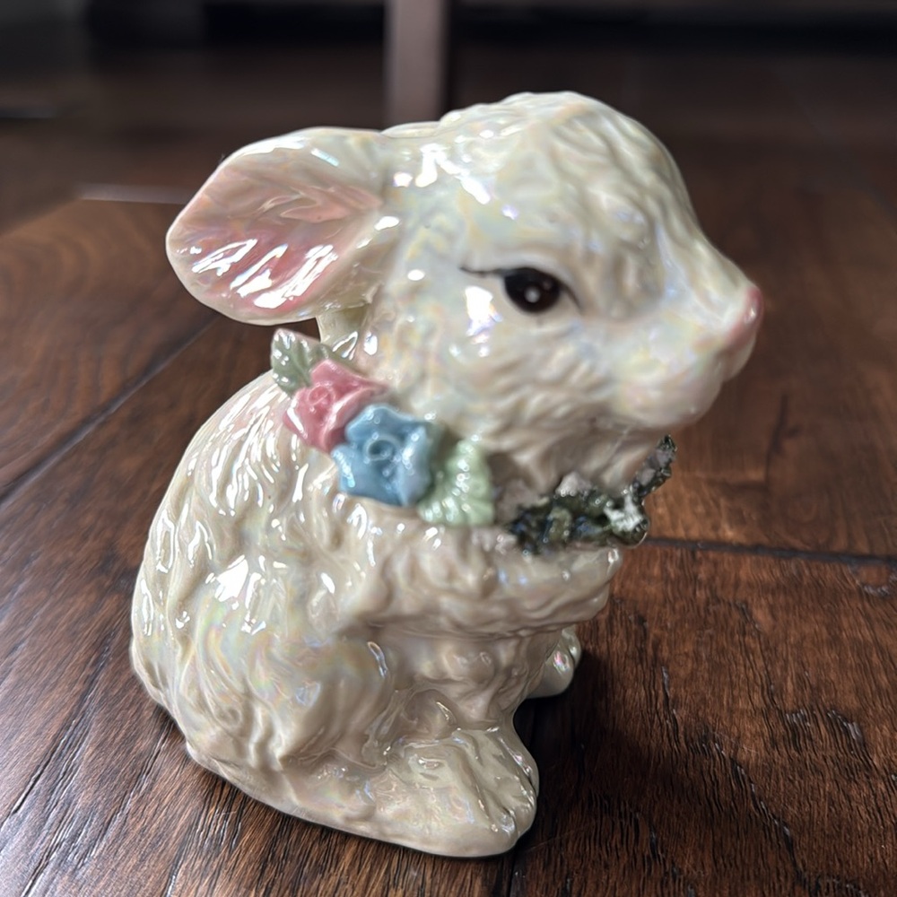 Vintage Set of 3 Pearlescent White Ceramic Bunny Figurines w/ Floral Wreaths - Picture 8 of 14